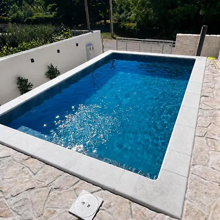 Appartement Charming Stone Escape With Heated Pool Nin