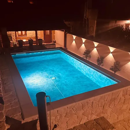 Appartement Charming Stone Escape With Heated Pool *