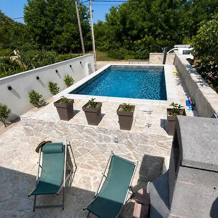 Appartement Charming Stone Escape With Heated Pool *