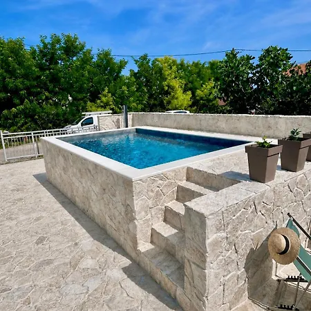 Charming Stone Escape With Heated Pool * Nin
